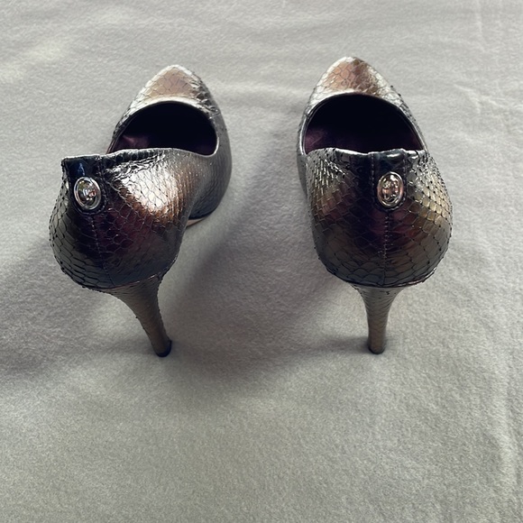 Ivanka Trump purple snake pumps - Picture 3 of 7